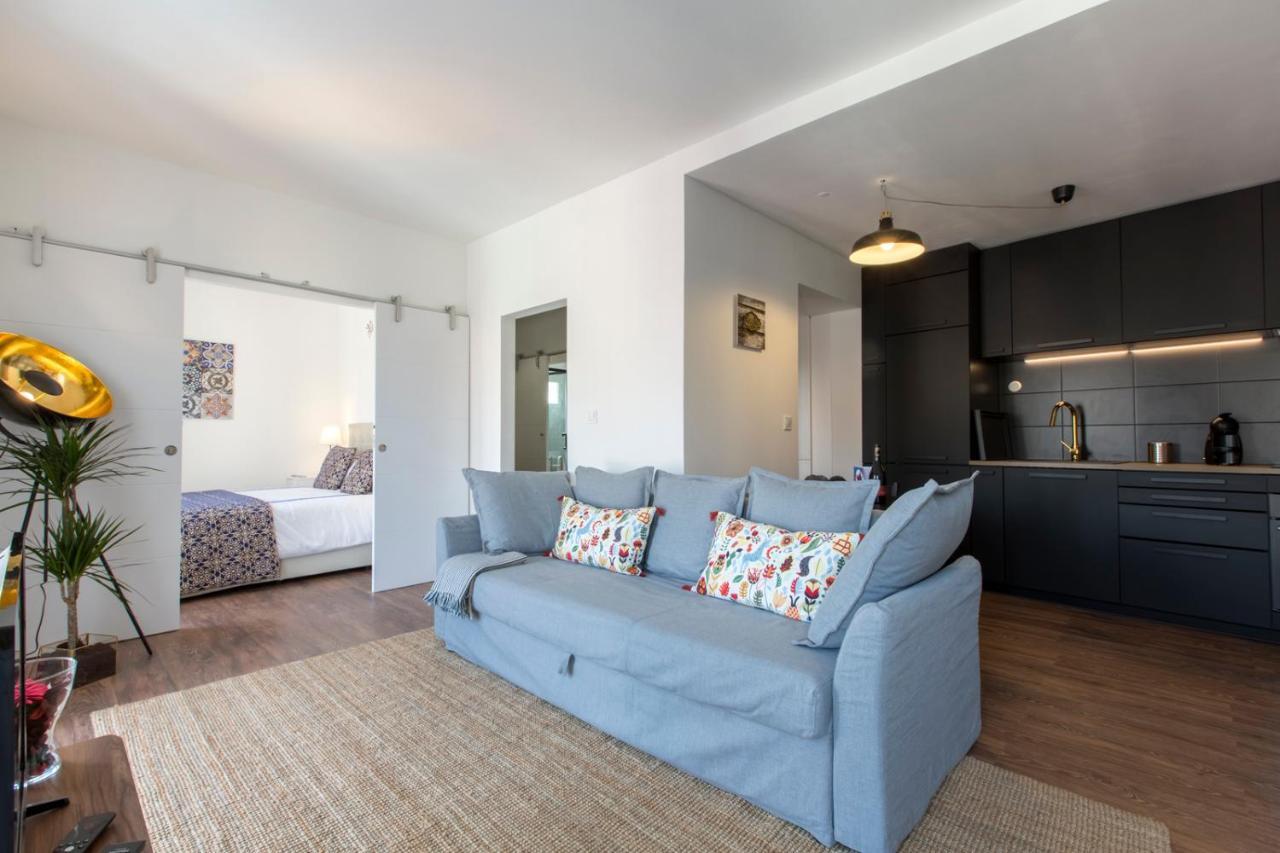 Amazing Downtown Apt With Small Balcony With View Over The Castle Lisbon Exterior photo